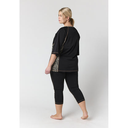 Studio SAktive wear T-shirt T-Shirt Black with leo print
