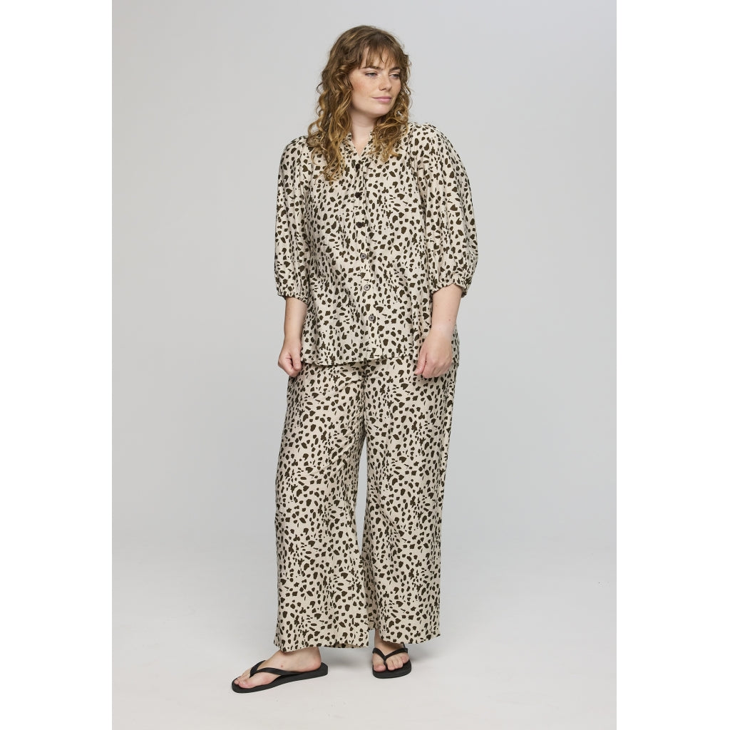 Studio SCaroline Blouse Blouse Sand + Leo print