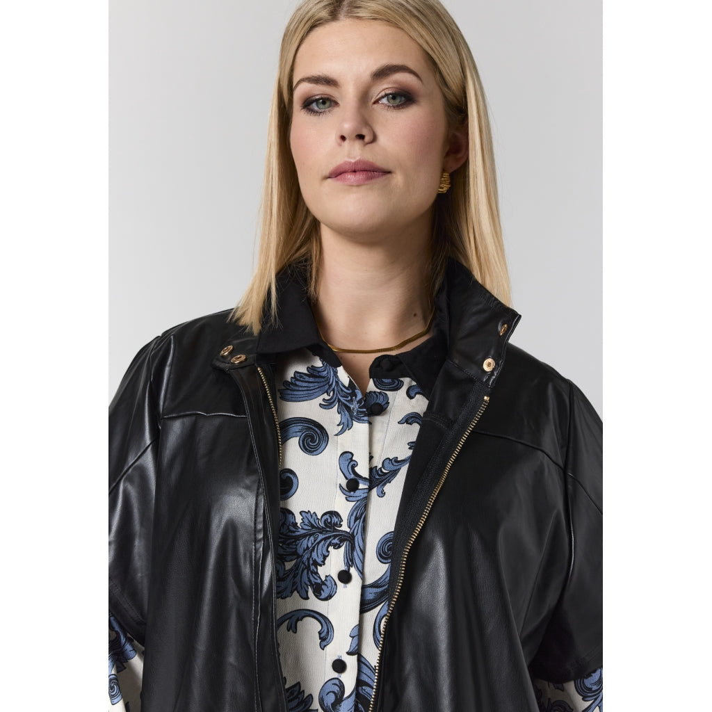 Studio SEloria Jacket with short sleeves Jacket Black