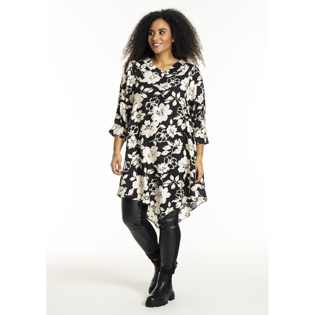 Studio SJuline Tunic Tunic Black with offwhite flower