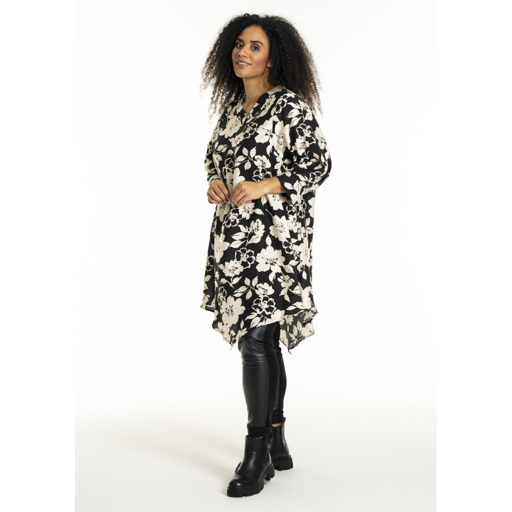 Studio SJuline Tunic Tunic Black with offwhite flower