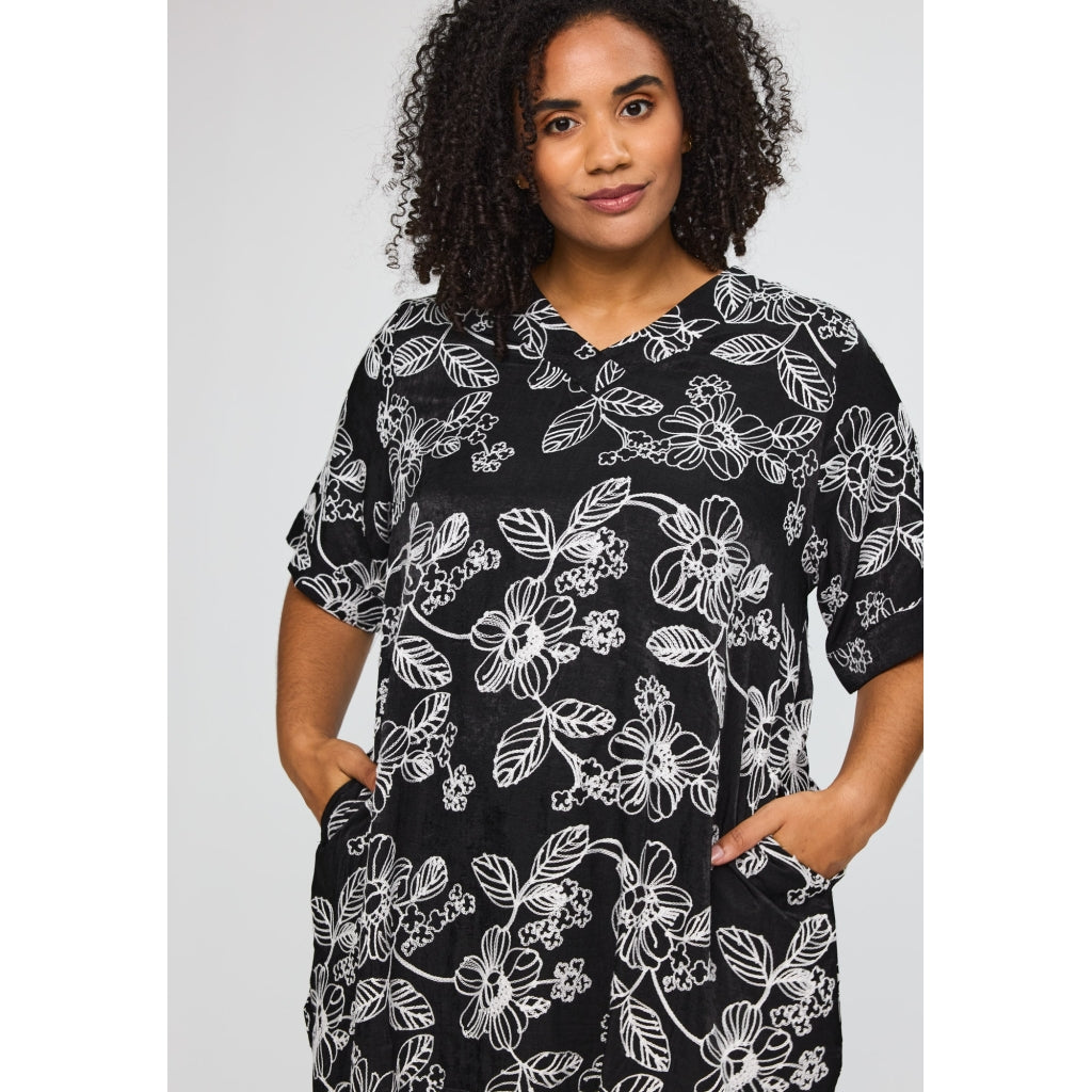 Studio SKira Shirt Shirt Black with white embroidery