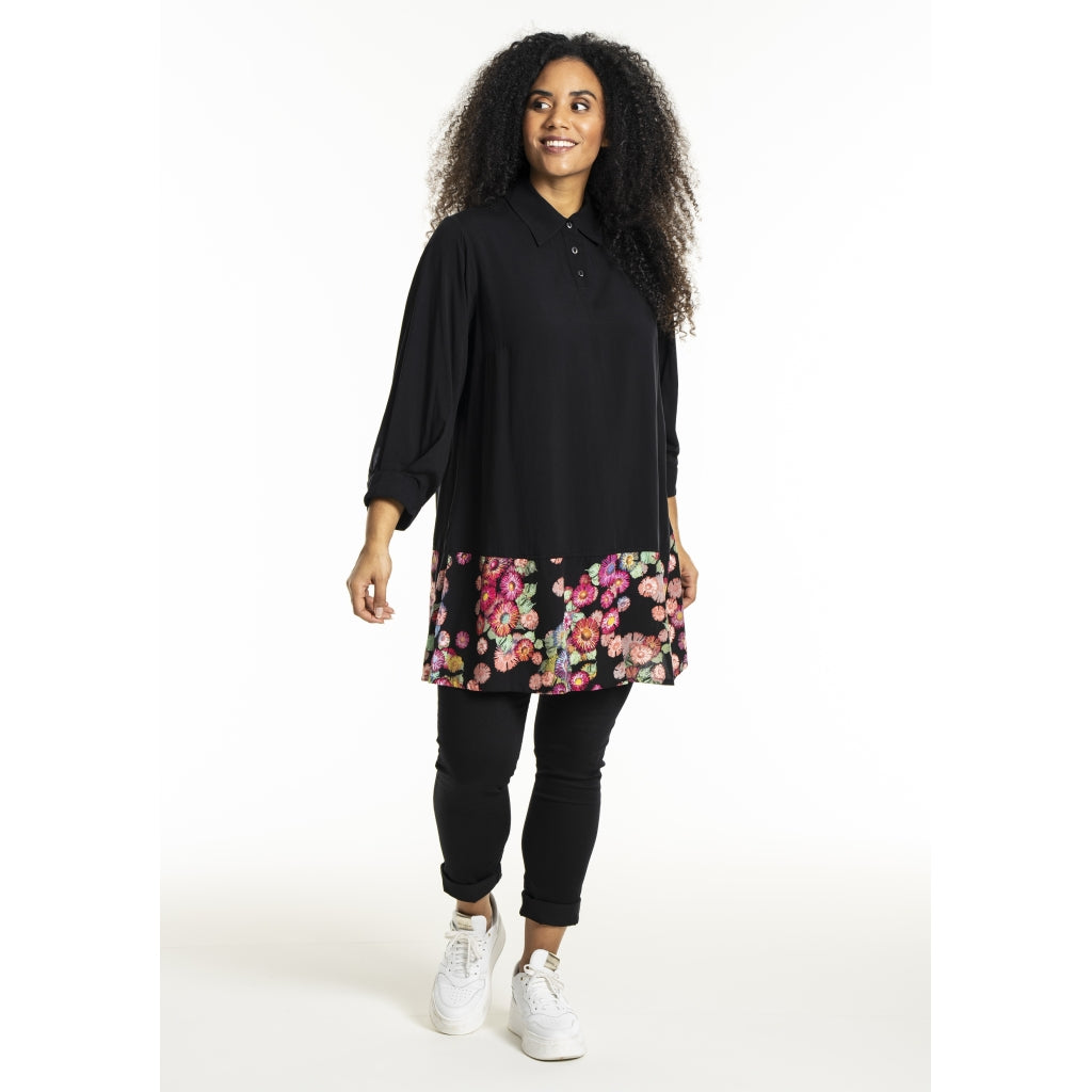Studio SLisan Shirt Shirt Black with multicolor flowers
