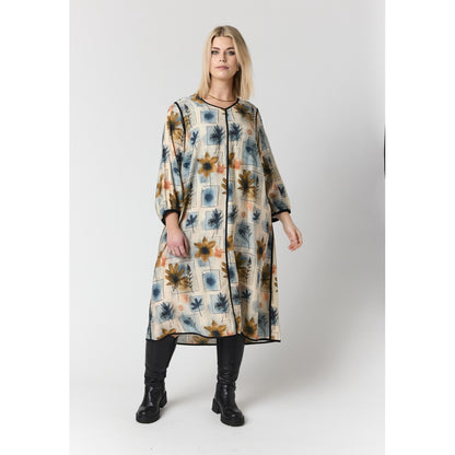 Studio SMarielis Dress Dress Sand with square details