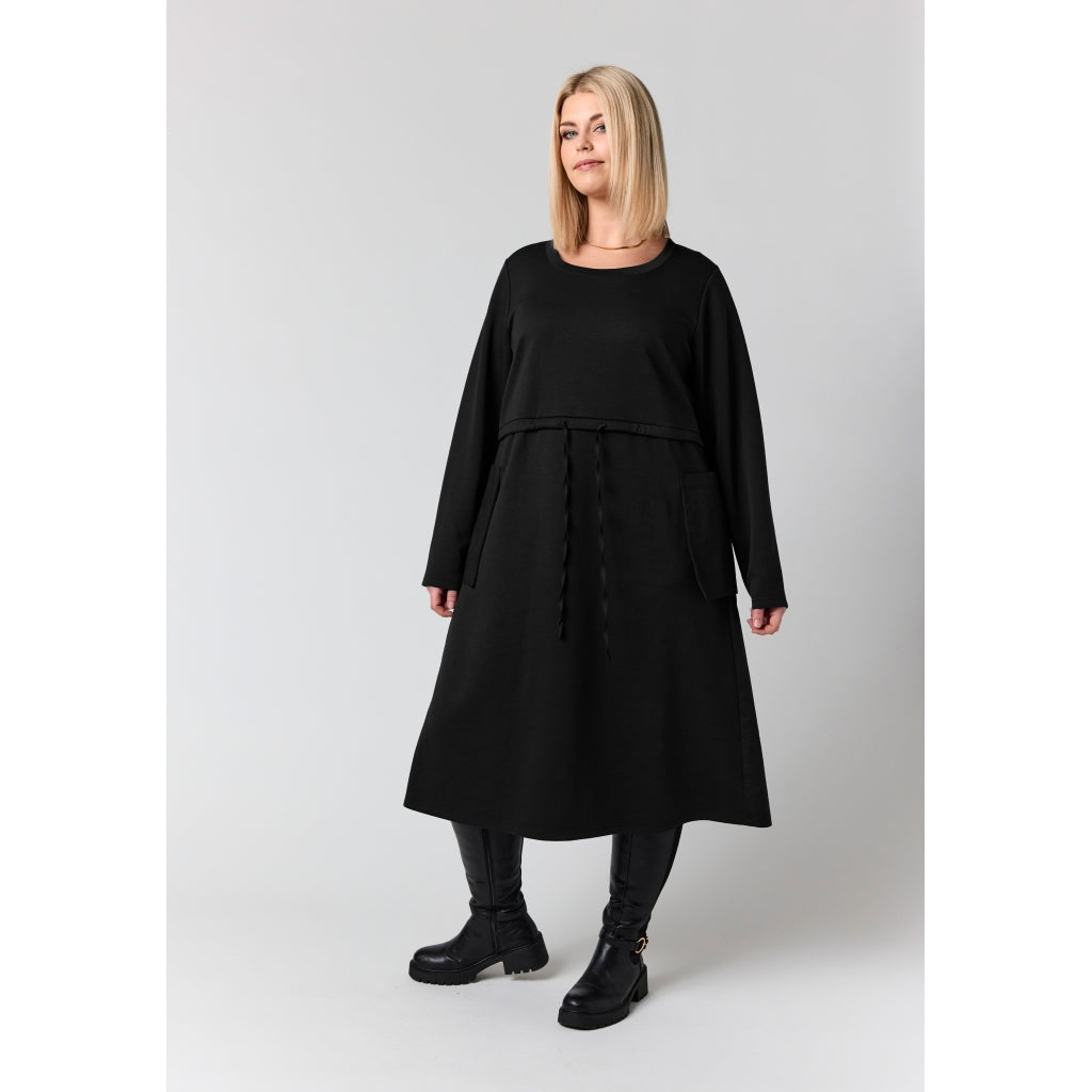 Studio SNivara Dress with tie band Dress Black