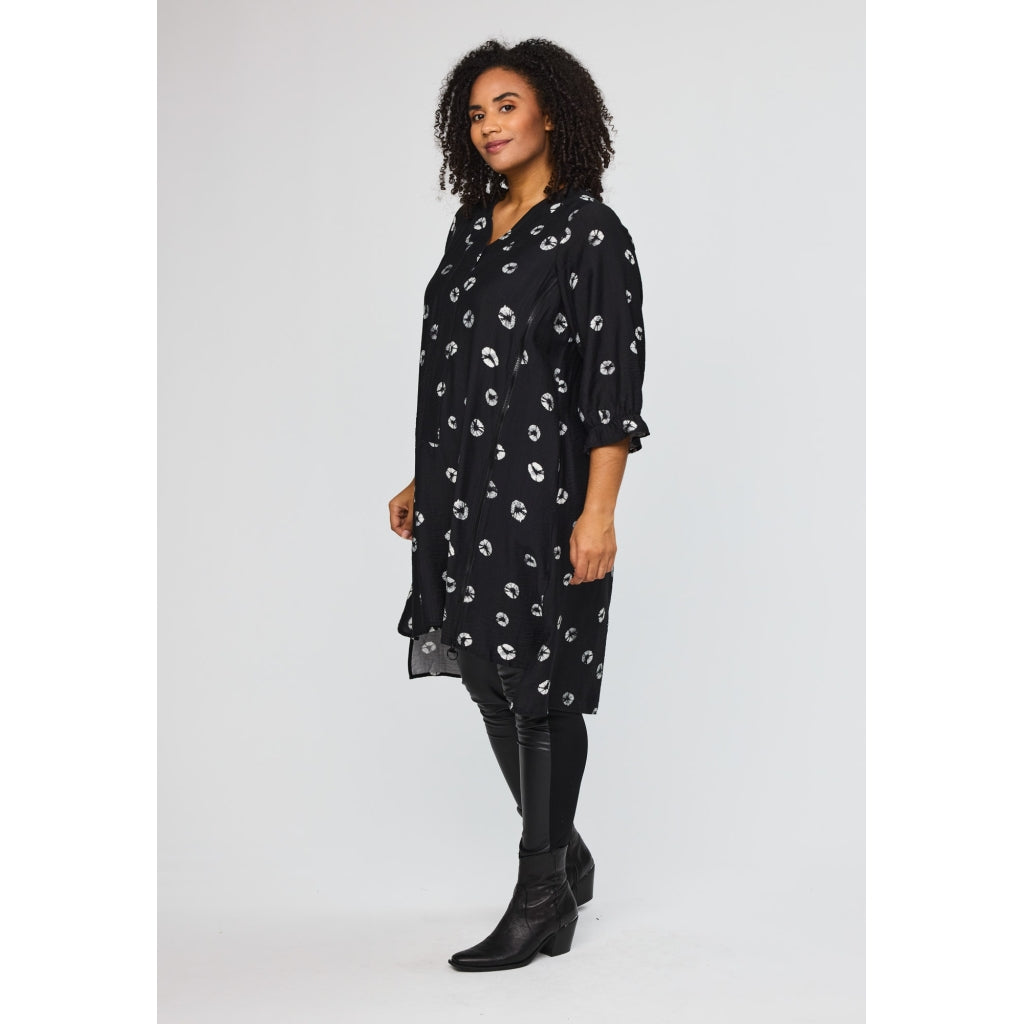 Studio SSaphina Dress with long side zipper Dress Black with circle deco