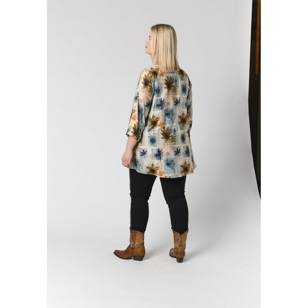 Studio SYvonne Tunic Tunic Sand with square details