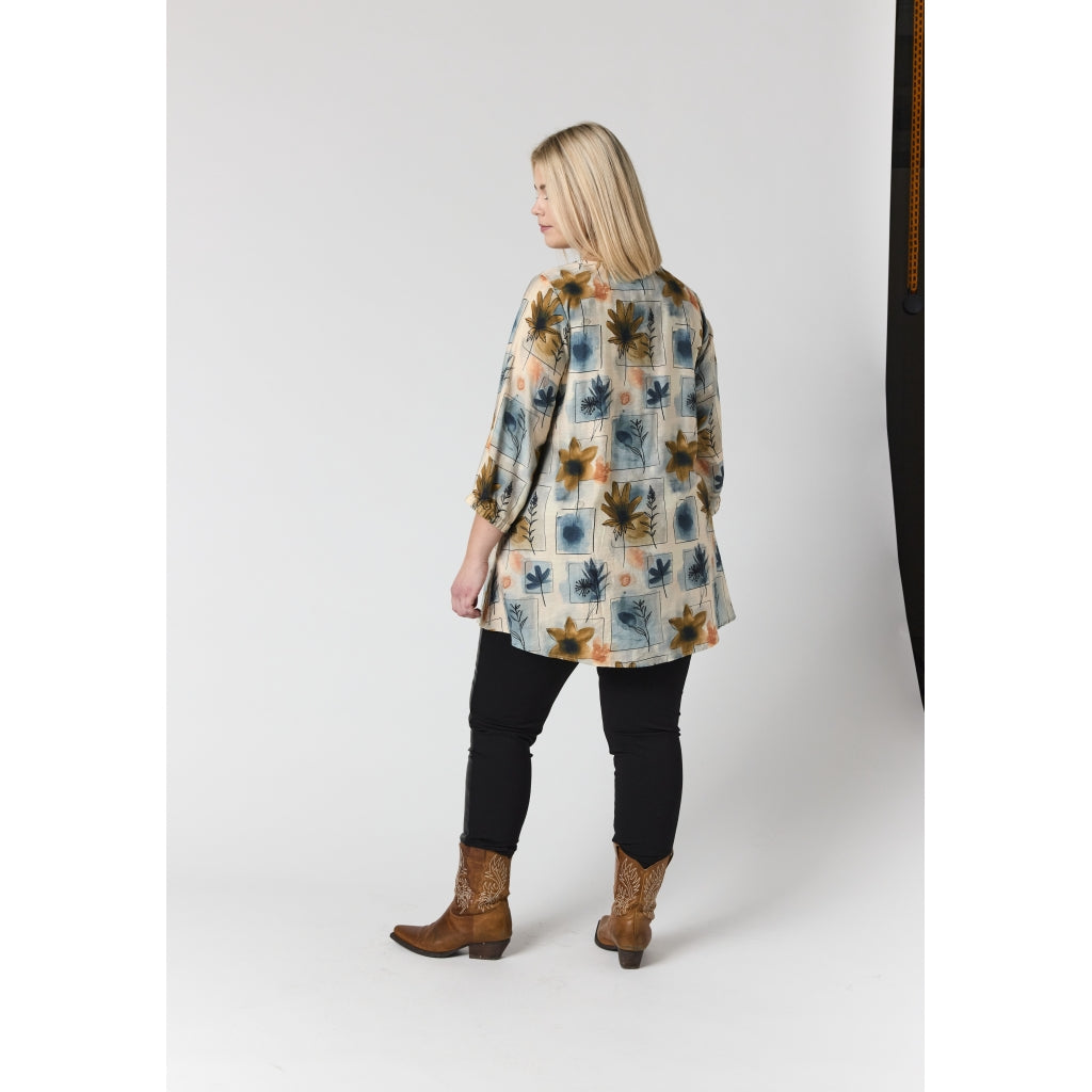 Studio SYvonne Tunic Tunic Sand with square details